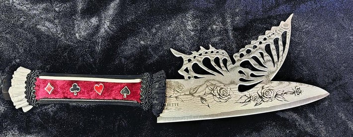 デザイナーとともに先駆的に作ったゴスロリ調の包丁