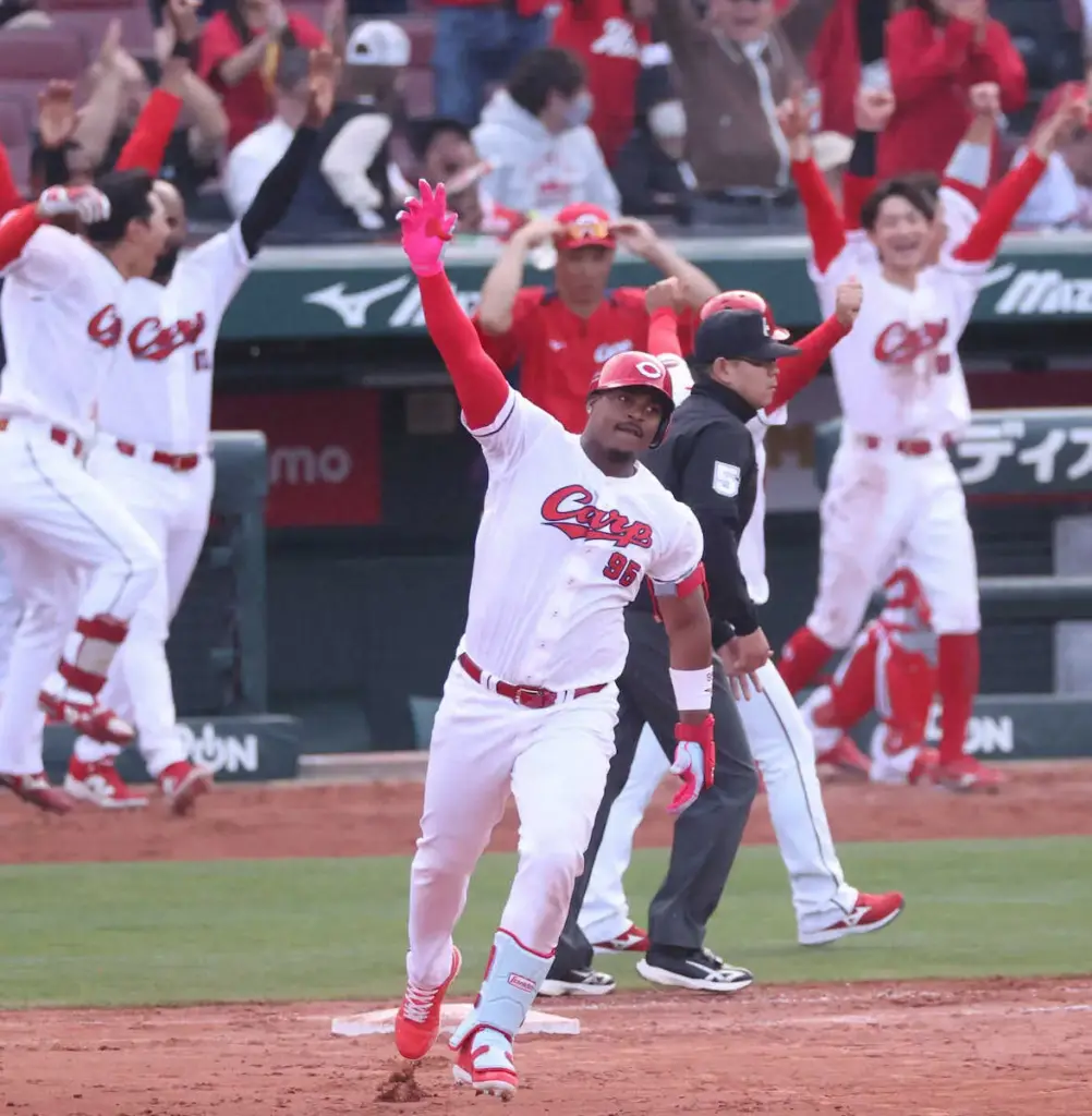 広島・モンテロ　初のサヨナラ弾で連敗止めた!「打った瞬間、ホームランだと」開幕ベンチスタートから逆襲 - スポニチ Sponichi Annex 野球