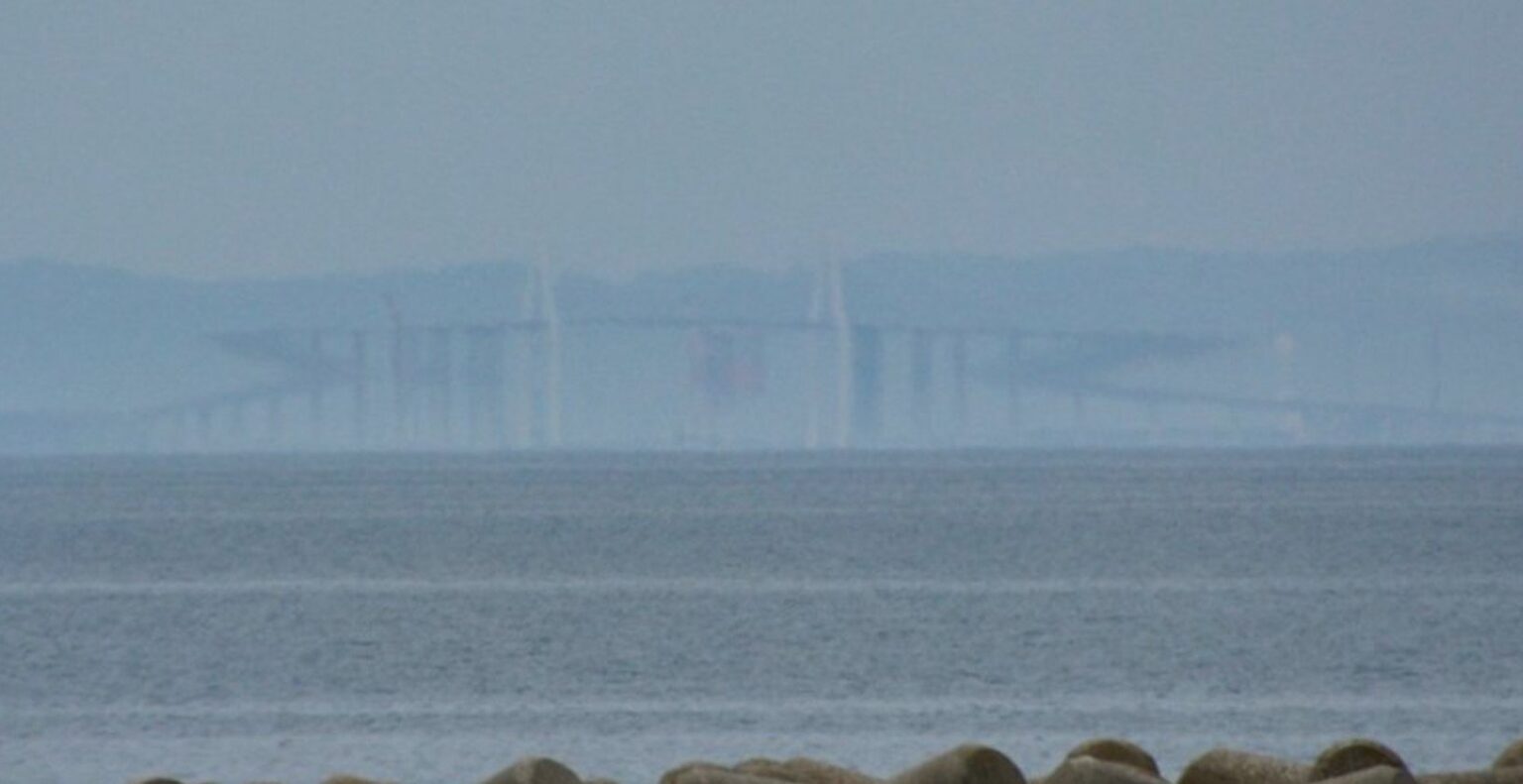 富山湾に春の訪れ…上位蜃気楼「Cランク」観測　対岸の景色が伸び、反転する不思議な光景【6日午後2時20分発表 魚津埋没林博物館】（チューリップテレビ） - Yahoo!ニュース