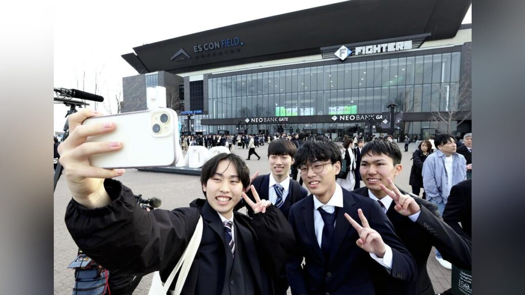 エスコンで北大入学式…「農学校」設立から150周年、球場のある北広島市はクラーク博士ゆかりの地 – 読売新聞オンライン エスコンで北大入学式…「農学校」設立から150周年、球場のある北広島市はクラーク博士ゆかりの地 - 読売新聞オンライン