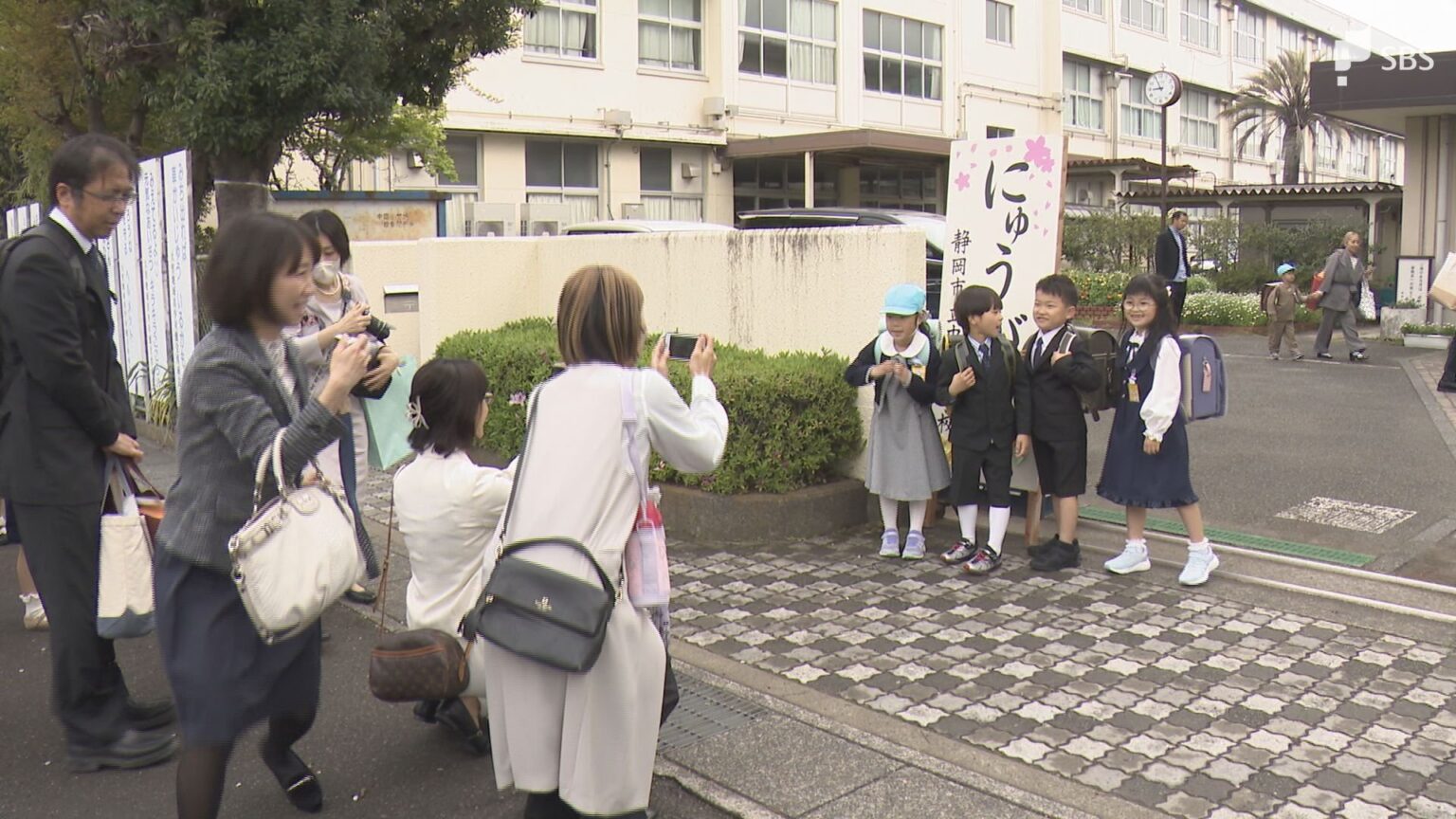 始まりの春 静岡市の小中学校で入学式 新たな小中一貫校が誕生 人口減少とともに学校教育の在り方に変化(静岡放送(SBS)) – Yahoo!ニュース 始まりの春 静岡市の小中学校で入学式 新たな小中一貫校が誕生 人口減少とともに学校教育の在り方に変化(静岡放送(SBS)) - Yahoo!ニュース