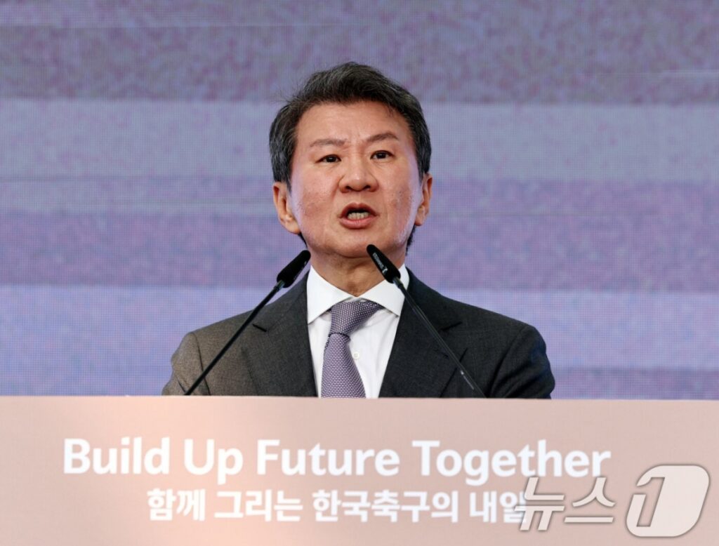 『コリアフットボールパーク開館』チョン・モングュ会長「韓国サッカー、ワールドカップでベスト4以上も可能…」 一生懸命努力するつもりです」 | STARNEWS 鄭夢奎(チョン·モンギュ)大韓サッカー協会長。/写真=ニュース1