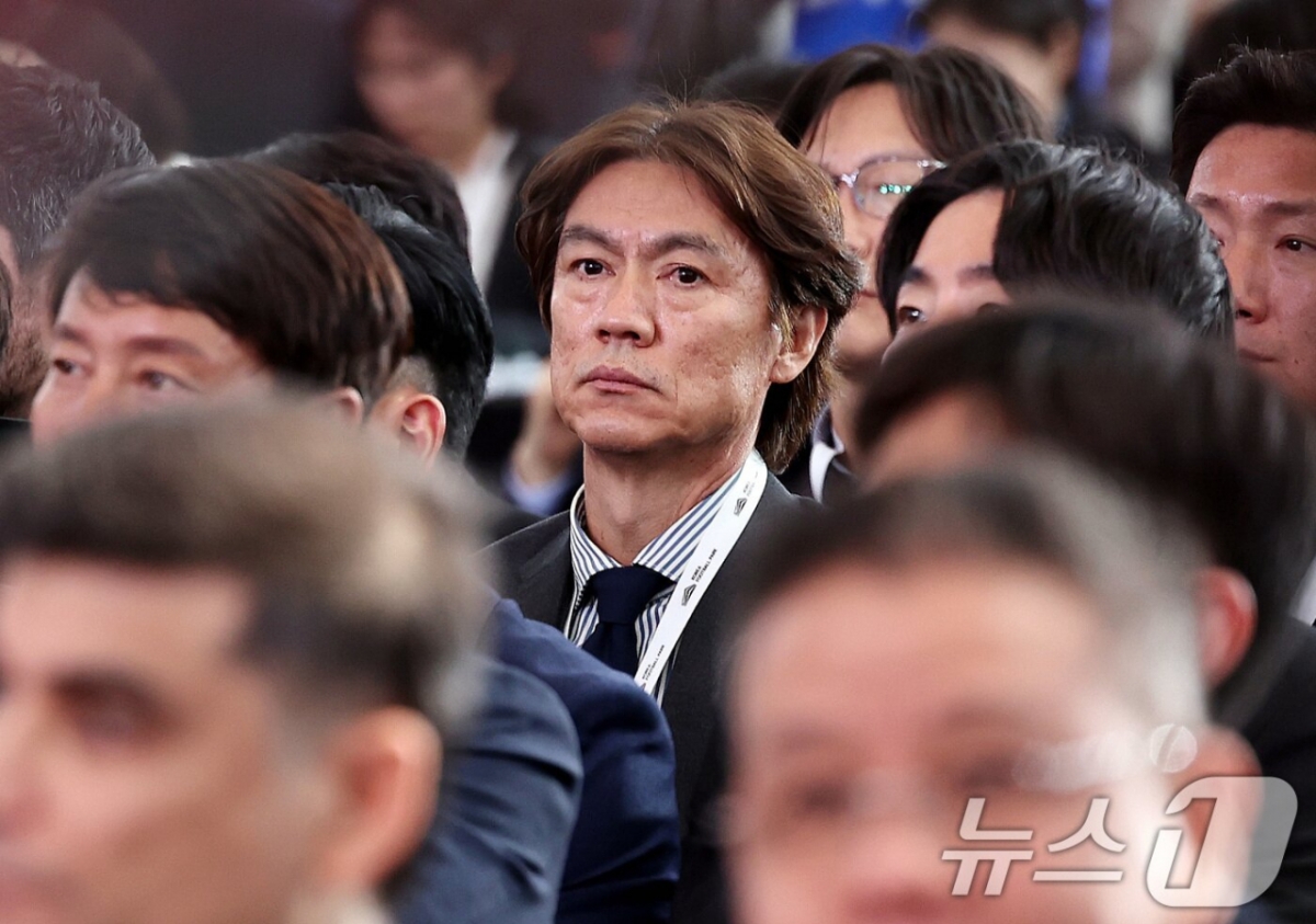 コリアフットボールパークの開館式に出席した洪明甫（ホン·ミョンボ）大韓民国サッカー国家代表チーム監督。 /写真=ニュース1