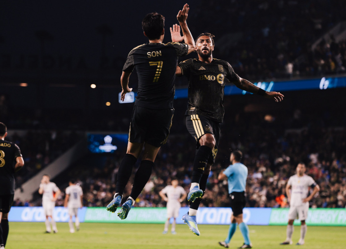 デニス·ブアンガ（左）とソン·フンミン。 /写真=LAFC公式SNS仕上げ