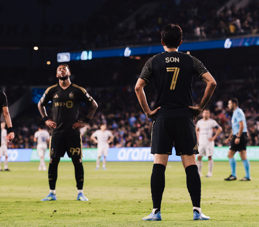 デニス·ブアンガ（左）とソン·フンミン。 /写真=LAFC公式SNS仕上げ