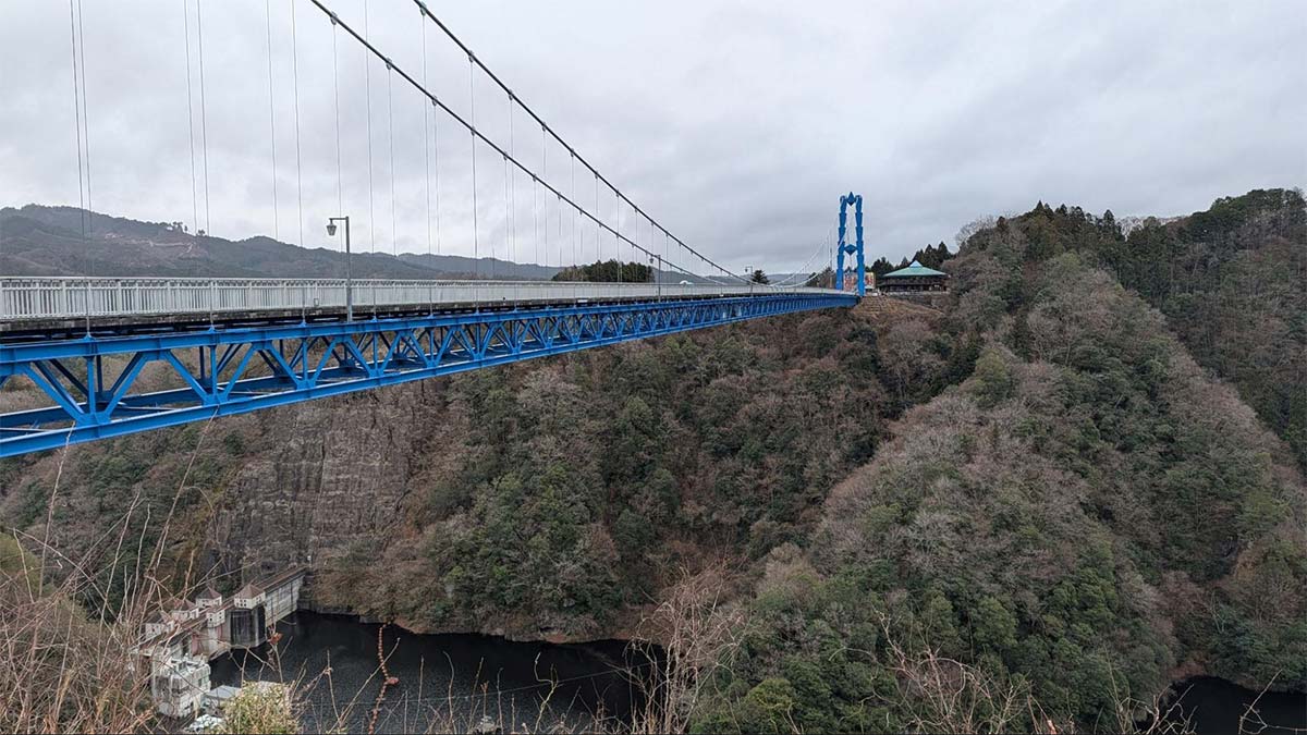 スリル満点の絶景スポット「竜神大吊橋」