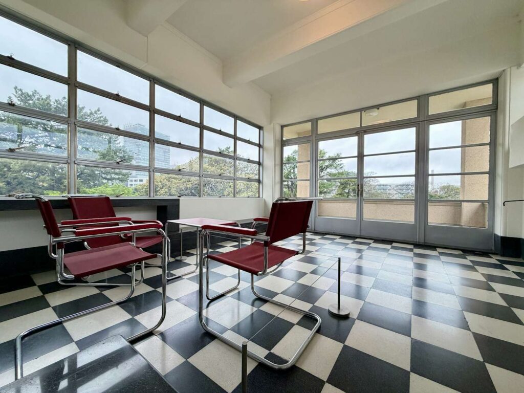 「建物公開2026 アニマルズ in 朝香宮邸」（東京都庭園美術館）開幕レポート。アール・デコの名建築に潜む、愛らしき動物たち（美術手帖） - Yahoo!ニュース