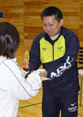 大会の運営にあたる藤井さん