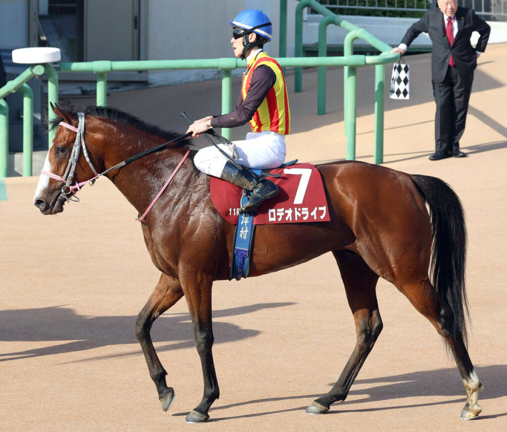 ２着のロデオドライブ（カメラ・荒牧　徹）