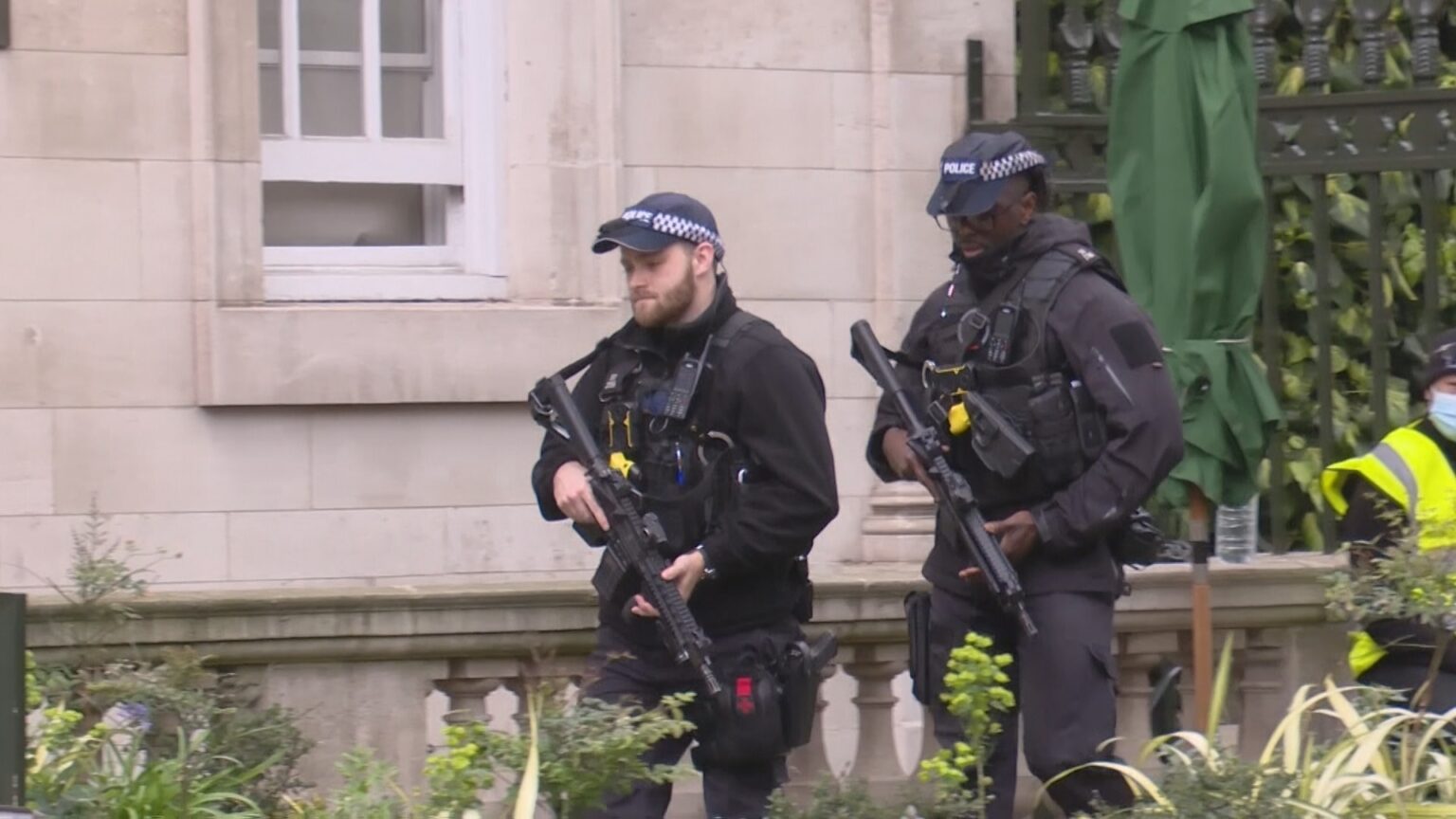 ロンドンのイスラエル大使館などが集まるエリアで多数の不審物　警察が警戒強化　投稿動画には「イスラエル大使館を標的」と主張する部分も（TBS NEWS DIG Powered by JNN）