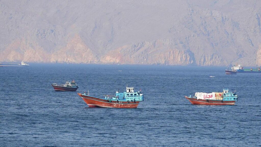 停戦期限迫るホルムズ海峡、革命防衛隊が「近づく船舶は攻撃対象」と警告…アメリカとは水面下で交渉か - 読売新聞