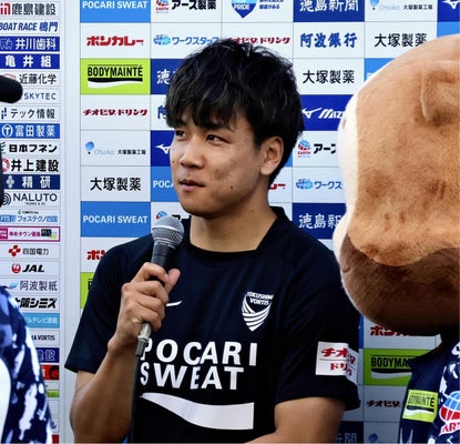 試合後、ヒーローインタビューを受ける宮崎選手