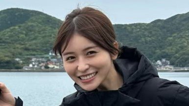 長濱ねる 故郷・五島列島で大自然を満喫!巨大イカにはしゃぐ姿やごろんと寝そべるリラックスショット公開（めざましmedia） - Yahoo!ニュース