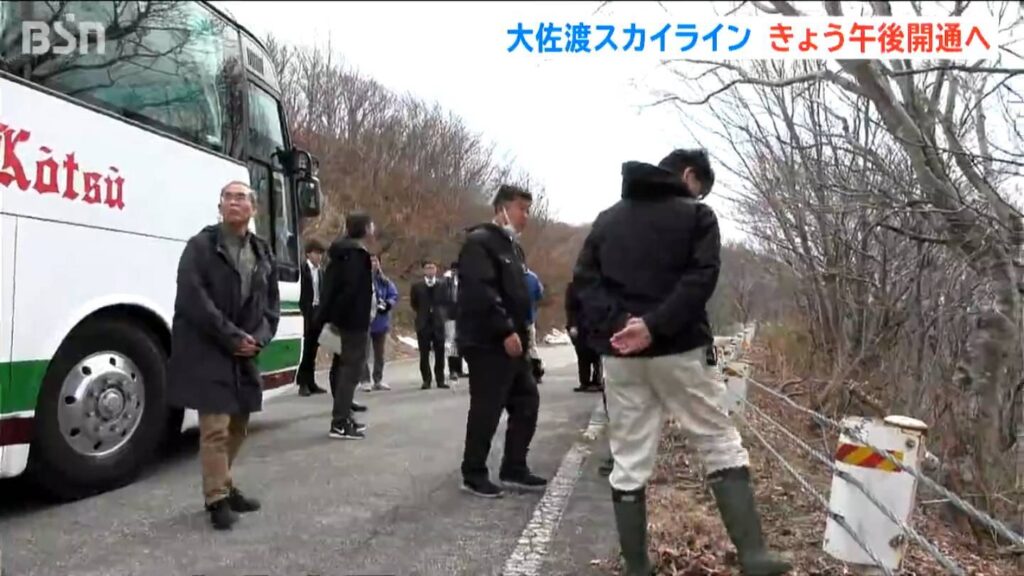 本日開通『大佐渡スカイライン』春を告げる冬季閉鎖明けの合同パトロール 　新潟県佐渡市（ＢＳＮ新潟放送） - Yahoo!ニュース