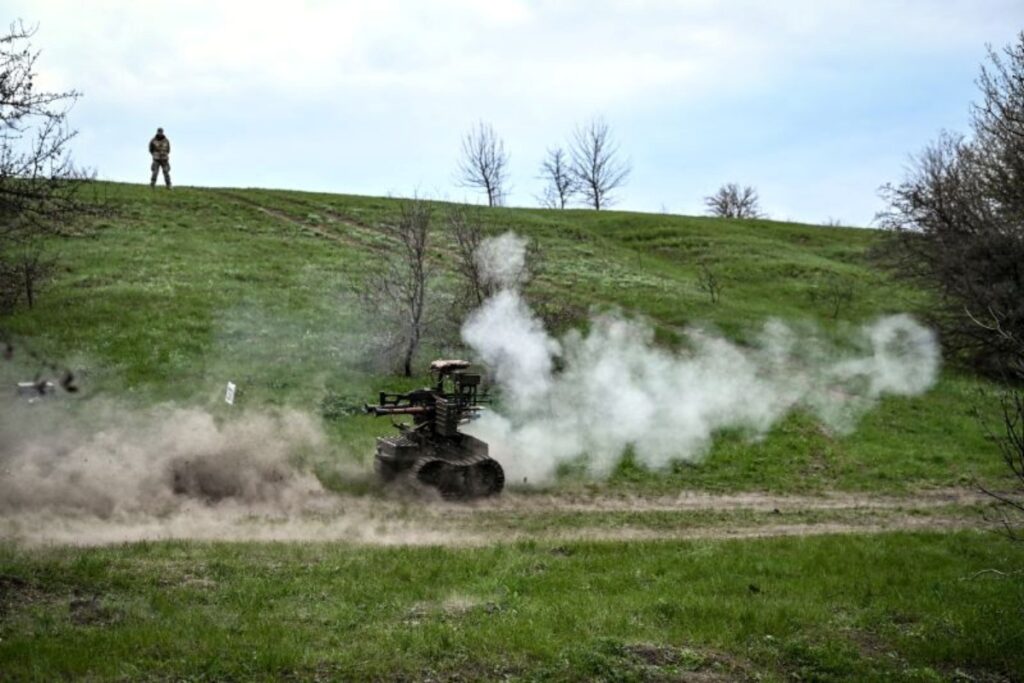 「ロボットは血を流さない」 ウクライナ軍、歩兵の代わりに無人兵器を投入 戦場で優位に（CNN.co.jp） - Yahoo!ニュース