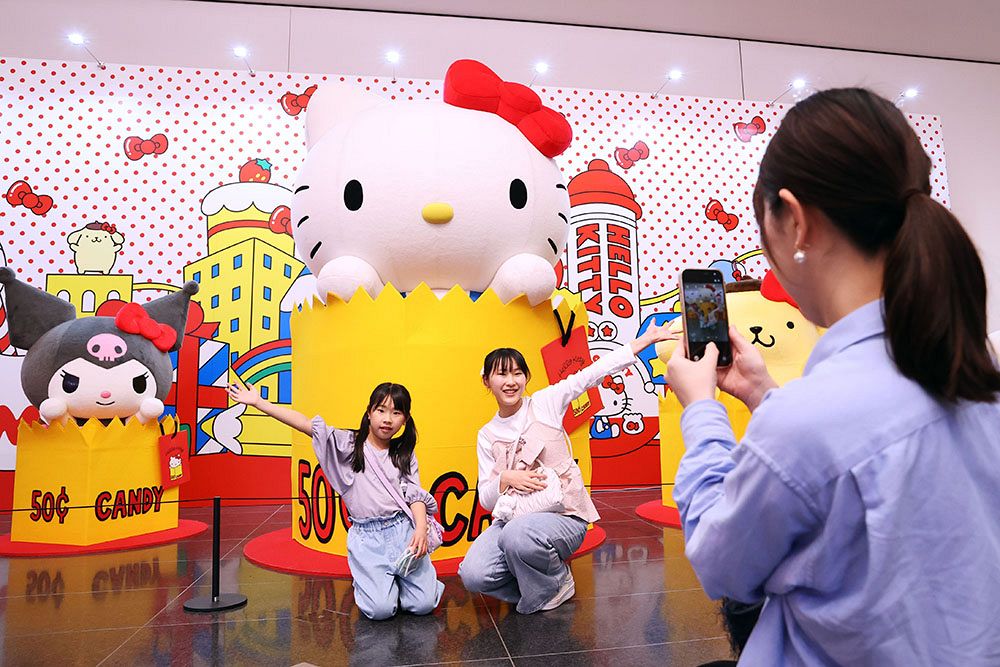 Hello Kitty展“思い出のキティに会いに行く”　岡山県立美術館で5月10日まで（山陽新聞デジタル） - Yahoo!ニュース