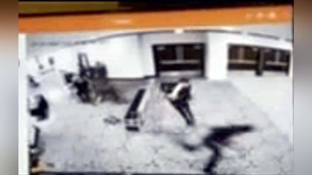 トランプ大統領が出席の夕食会で発砲音、拘束された容疑者は教師兼ゲーム開発者…「政権関係者が標的だった」と供述 - yomiuri.co.jp