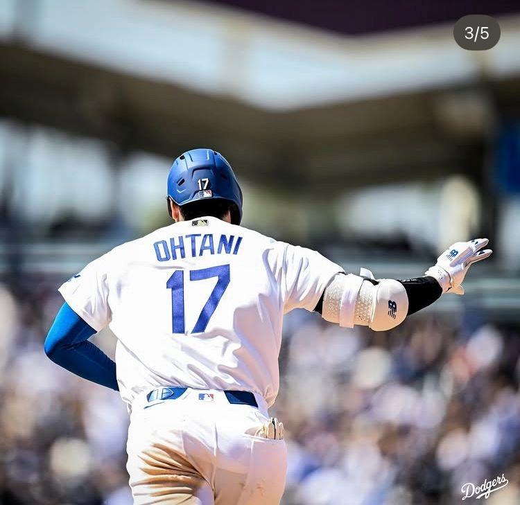 大谷翔平 本塁打直後の謎ポーズは親友への“メッセージ” カブス・鈴木誠也が守る右翼へ“バーン” 無視されまくっても大谷はにこやか（デイリースポーツ） - Yahoo!ニュース