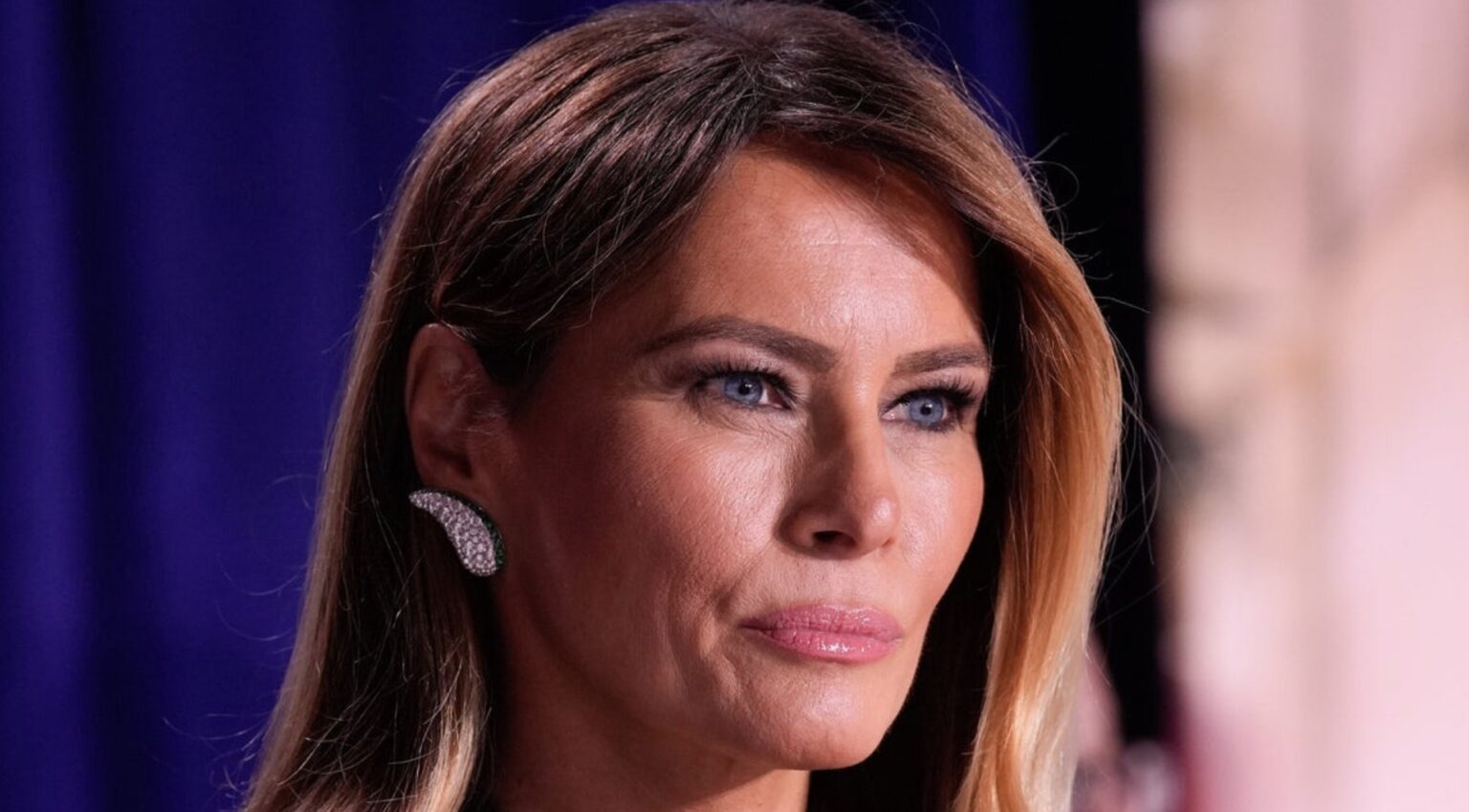 メラニア・トランプ、米TV司会者の解雇を要求。自身をネタにしたジョークをめぐり「卑怯者」と非難（ハフポスト日本版） - Yahoo!ニュース