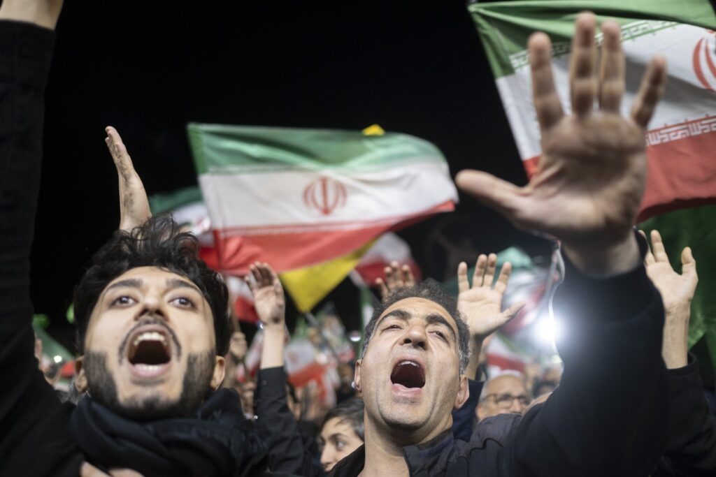 米国とイランの協議が進まない理由…ホルムズ海峡という「抑止力」を手に入れたイラン、実権握る「革命防衛隊」“強硬派”の存在 - Yahoo!ニュース