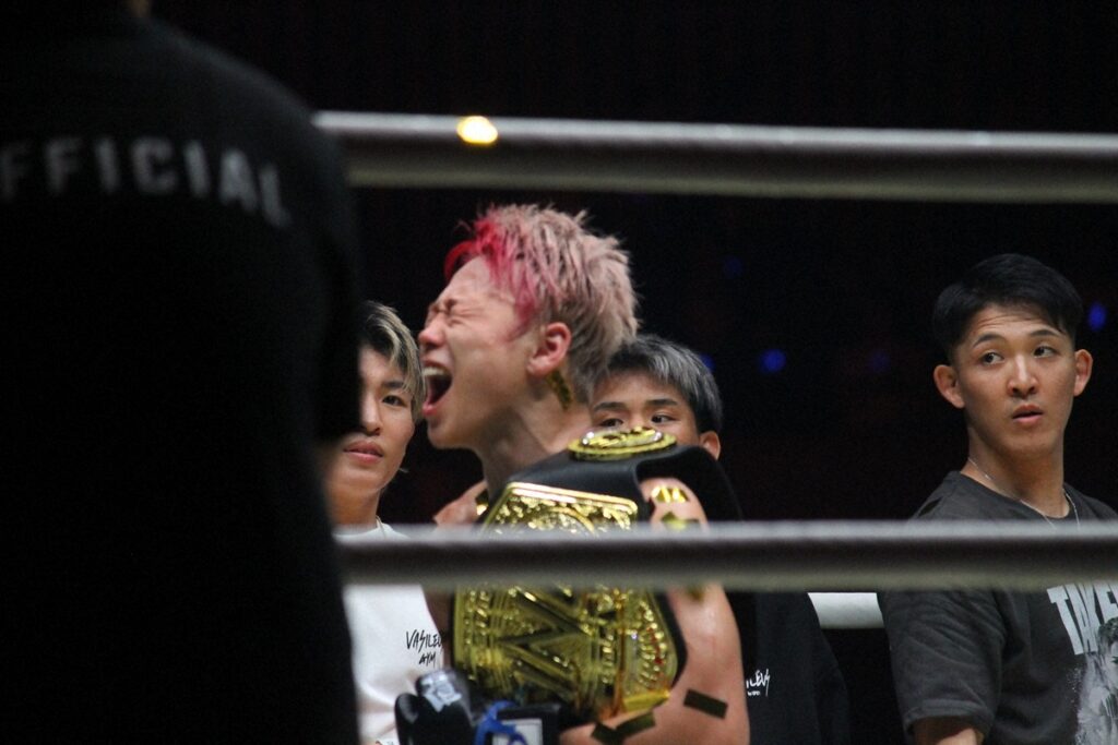 【ONE】武尊 引退試合で涙のKO勝利！「うれしいしかない」 ロッタンにリベンジで絶叫、有終の美（スポニチアネックス） - Yahoo!ニュース