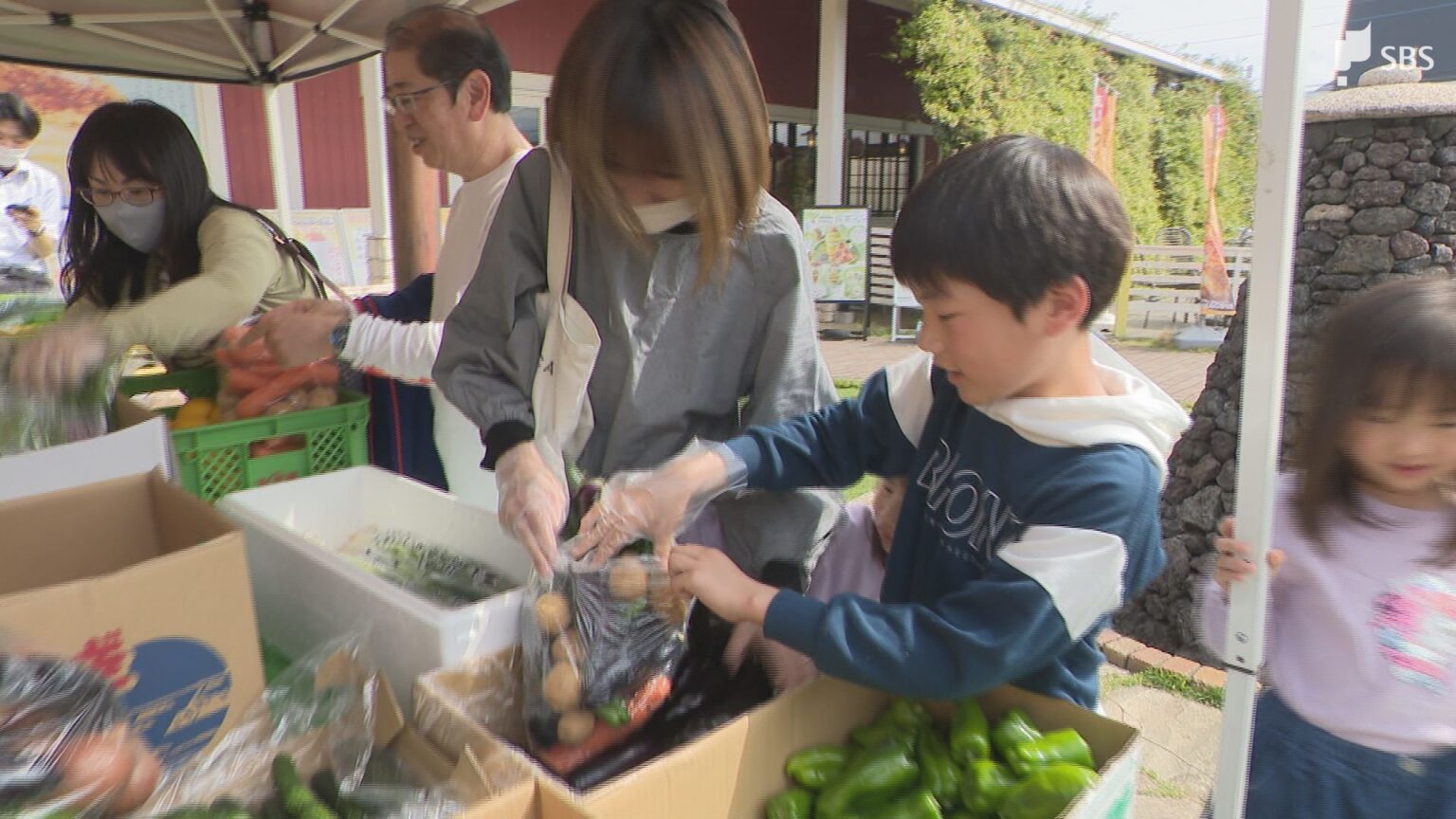 【GWイベント】県内各地で賑わい 物価高で「安・近・短」に注目 野菜詰め放題や“無料”体験が人気=静岡（静岡放送（SBS）） - Yahoo!ニュース