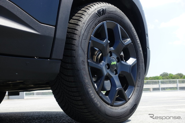 ジープ アベンジャー 4xeハイブリッド