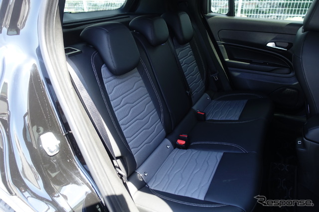 ジープ アベンジャー 4xeハイブリッド