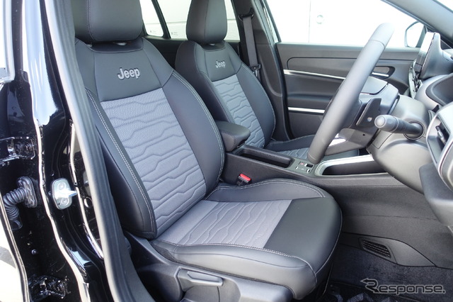 ジープ アベンジャー 4xeハイブリッド