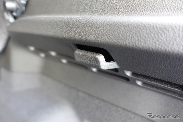 ジープ アベンジャー 4xeハイブリッド