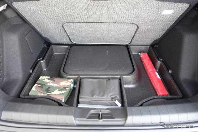 ジープ アベンジャー 4xeハイブリッド