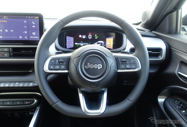 ジープ アベンジャー 4xeハイブリッド