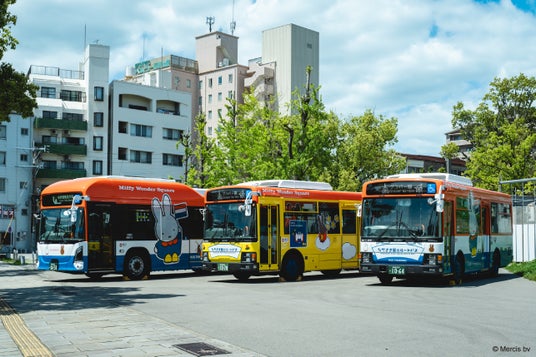 ハウステンボスのオリジナルデザイン ミッフィーのバスが初めてパークを飛び出し、長崎市の観光地を巡る！長崎市内にミッフィーのかわいい世界が広がり「ワクワクが、続々！」がさらに加速！ - 長崎経済新聞
