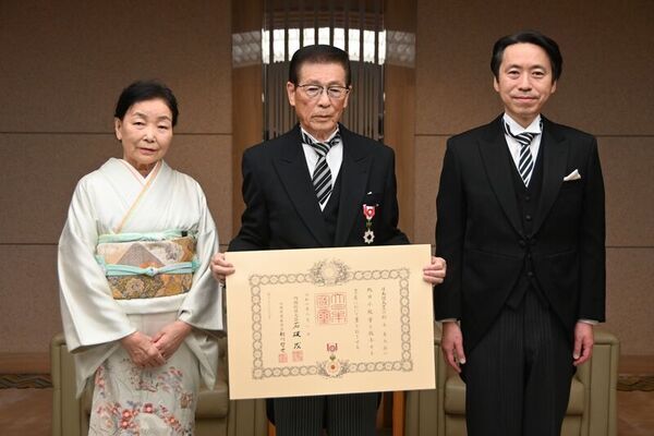 佐藤市長と鈴木議員の写真