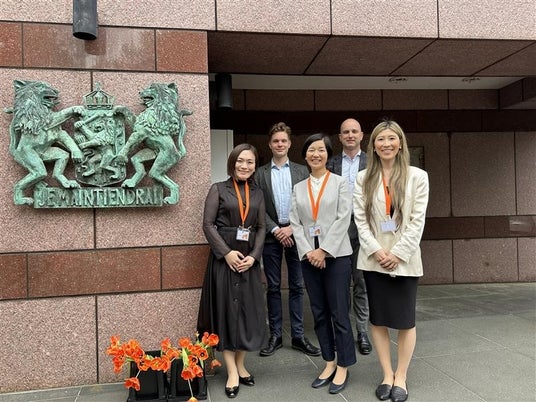 MONO MAKERS PROGRAM参加者・小嶋氏（京都府・小嶋織物）とともにオランダ王国大使館を表敬訪問 - 烏丸経済新聞