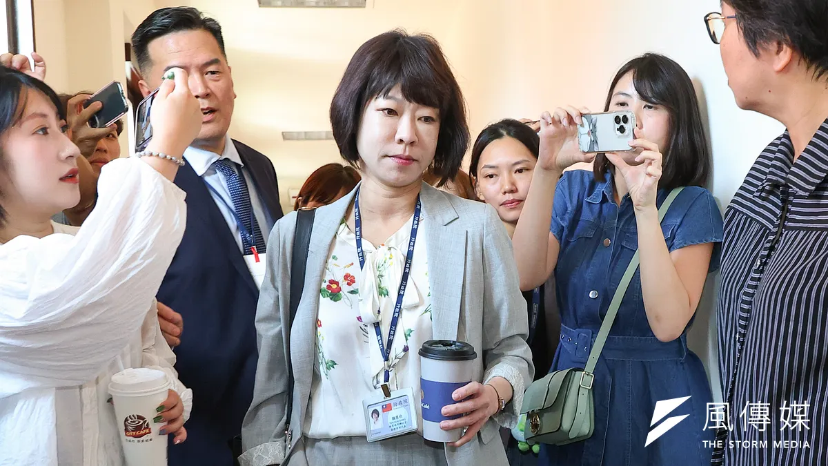 行政院通商交渉弁公室の顔慧欣・副首席交渉代表（中央）が死去した。生前の辞表が明らかになり、同室における職場いじめ疑惑が浮上しただけでなく、台湾のCPTPP加入に向けた重大な課題が露呈した。（写真/顔麟宇撮影）