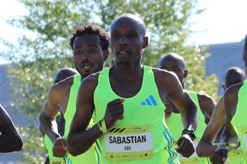 サウェが人類初の2時間切り！2位のケジャルチャも「サブ2」歴史的レースに／ロンドンマラソン