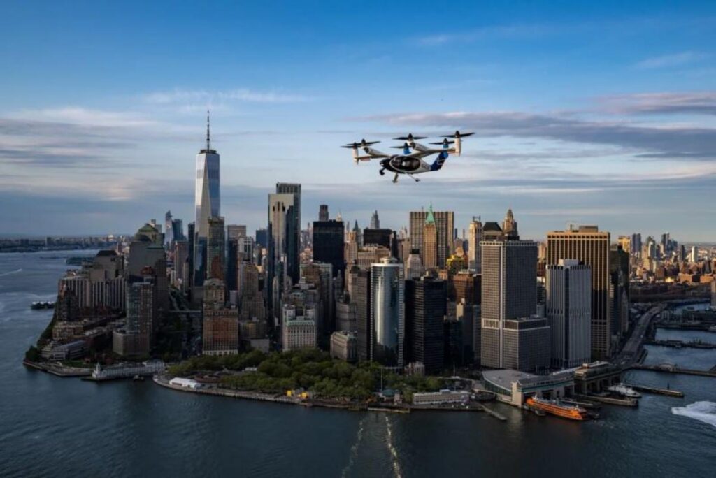 空飛ぶ電動航空機タクシー、NYマンハッタンと空港を結ぶ初の実証実験