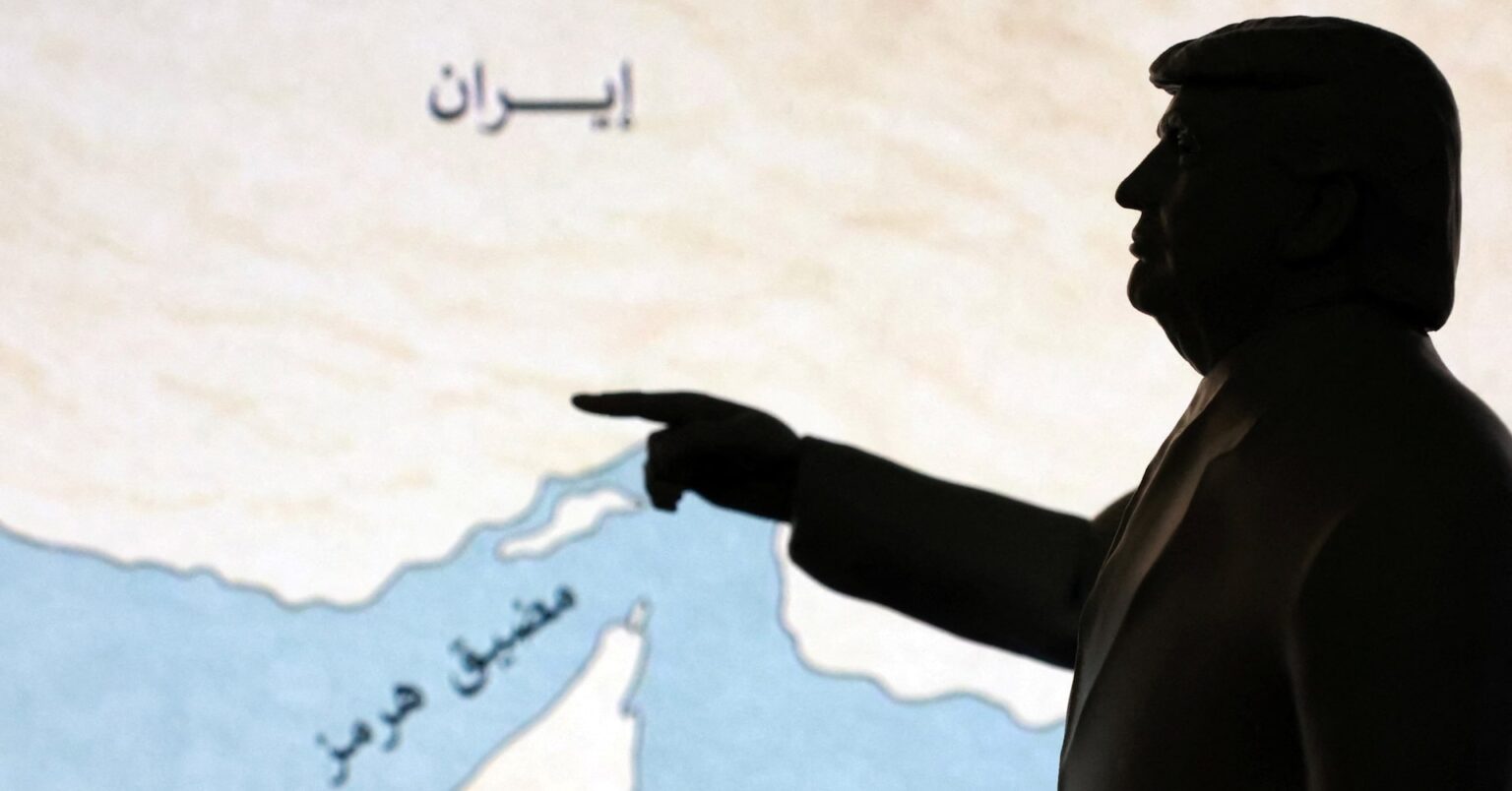 イラン「ホルムズ二度と封鎖しないと合意」、トランプ氏が表明 | ロイター