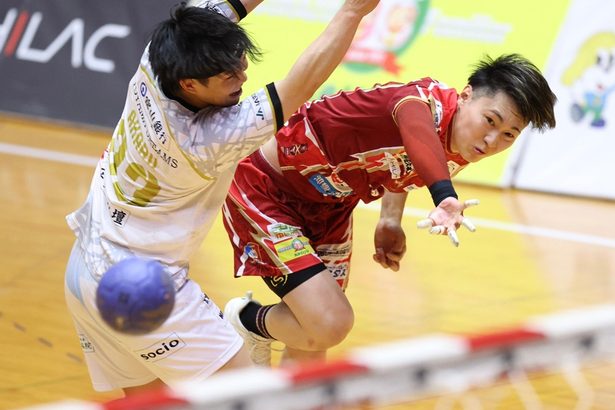 コラソン、敗れる 富山に33―36 ハンド・リーグH男子 沖縄