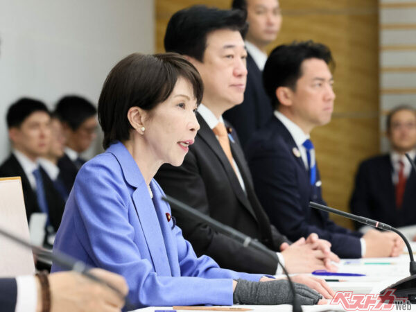 3月31日、総理大臣官邸で第２回中東情勢に関する関係閣僚会議に出席した高市早苗総理。物価高対策とサプライチェーンの構造改革が必要。た…頼みますよ！！（写真：首相官邸）