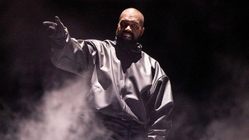 カニエ・ウェストがフェスティバルのヘッドライナーとして起用された。ブランドは現在、スポンサーシップを撤回している