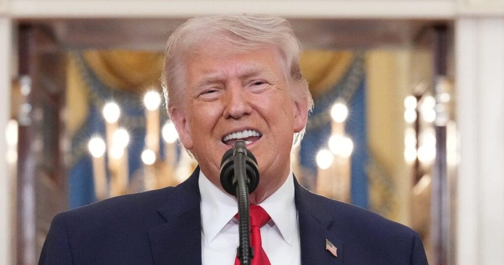 トランプ、保育や医療より軍事費を優先すべきと主張。「国は保育の面倒まで見られない」と強調 ― メディアに非公開の昼食会で、トランプ大統領は「国が保育や医療の費用を支払うのは難しい」という考えを示した