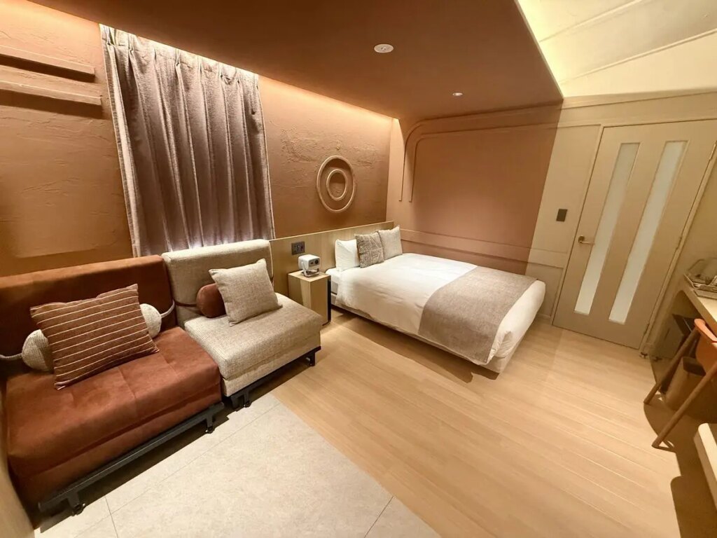 【大阪市浪速区】コンセプトは時間を忘れる砂の映画館！5月1日、立葉1丁目に『SABLIER by R HOTEL(サブリエ バイ アール ホテル)』が開業予定！