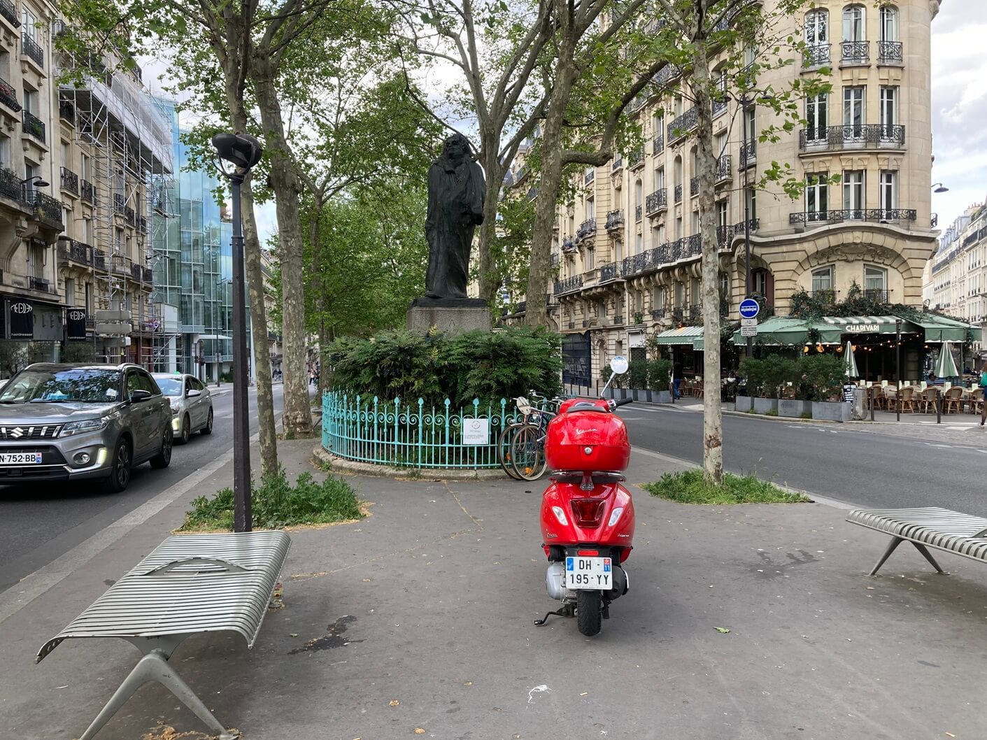 パリ・カルチャー情報「パリのベンチがつくる、滞在とフラヌリーの風景 」