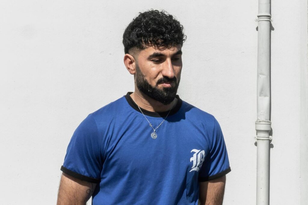 「彼らは『一人ずつ入れ、全員殺すぞ』と言いました」: 生存者の一人が語るヤジディ教徒大量虐殺