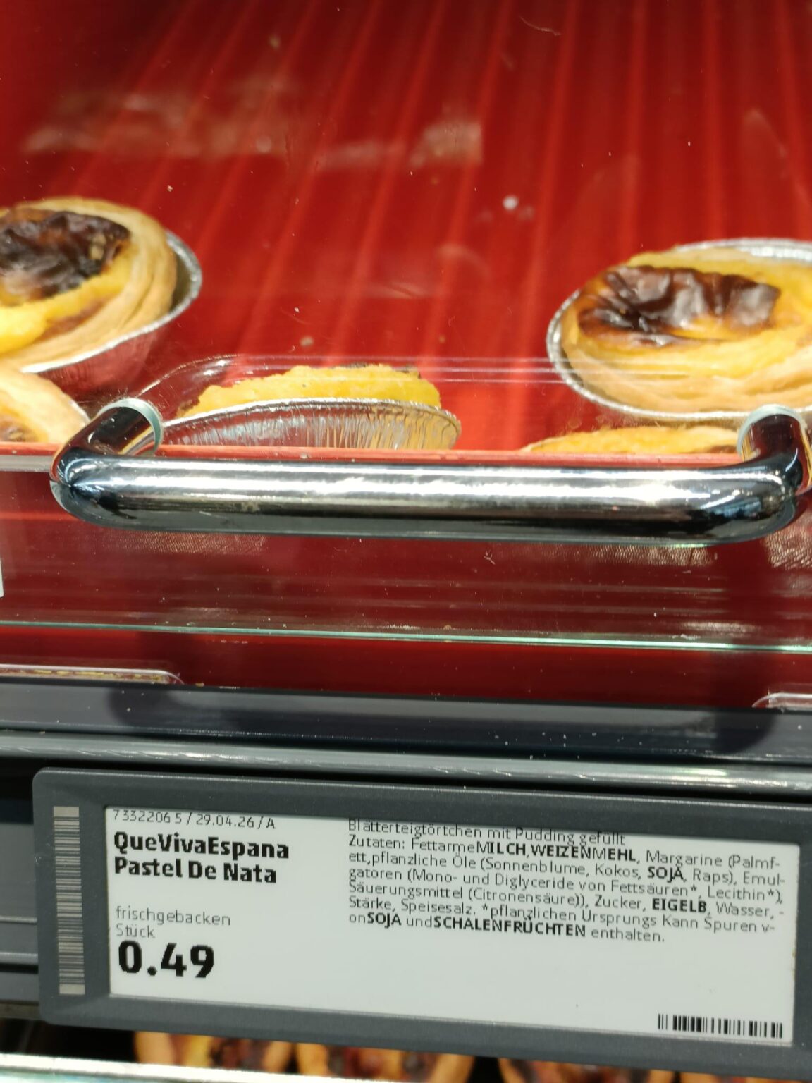 安っぽいマーケティングか、それとも文化的な無知か？スペインをテーマにしたキャンペーン「パステル・デ・ナタ」を販売🇪🇸