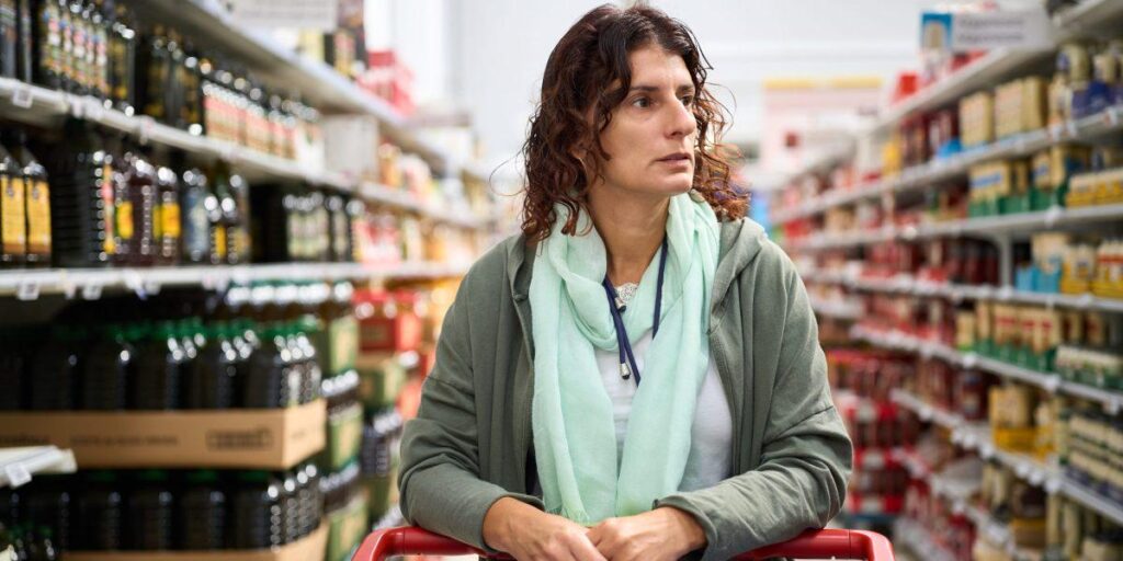 トランプ経済、史上最悪の消費者心理でバイデン経済を正式に追い越す