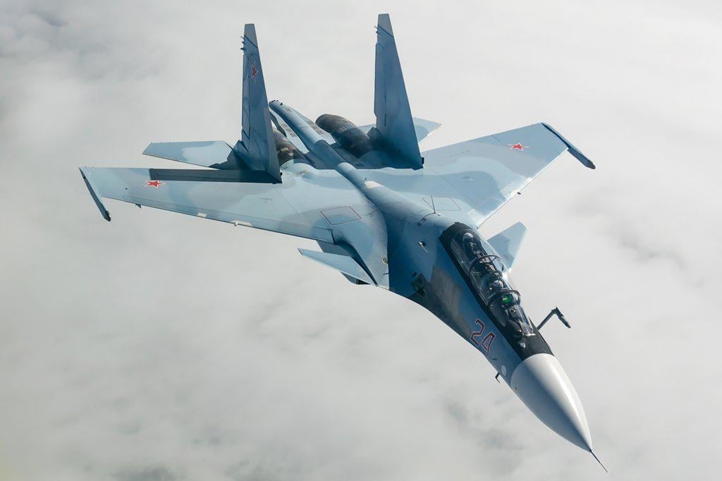ロシア国防省によると、ロシアのSu-30戦闘機がクリミアで墜落した。乗組員は脱出した。