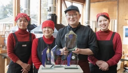 北海道白老町の天野ファミリーファーム、英国のライフスタイル誌主催の「Restaurant and Bar Awards 2026」を受賞 北海道白老町の天野ファミリーファーム、英国のライフスタイル誌主催の「Restaurant and Bar Awards 2026」を受賞